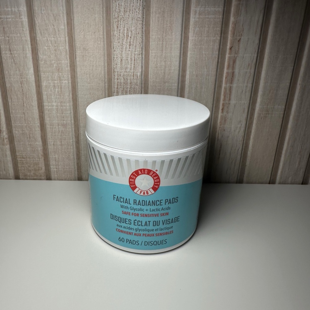 First Aid Beauty Facial Radiance Pads with Glycolic + Lactic Acids with AHA